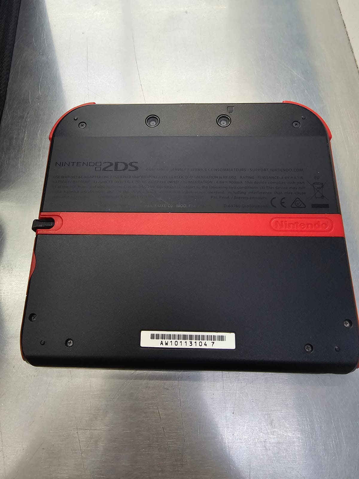 Consola Nintendo 2ds Negra Con Rojo Semi Nueva + Memoria 32 GB + Juegos Digitales