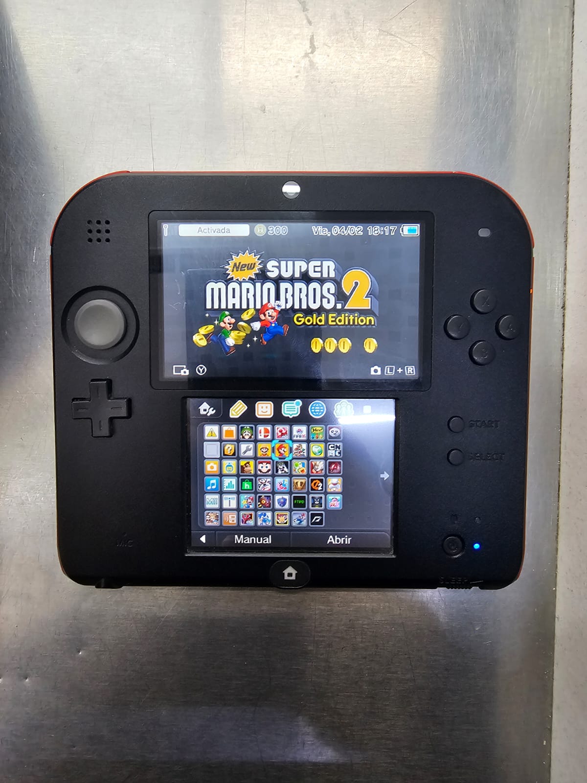 Consola Nintendo 2ds Negra Con Rojo Semi Nueva + Memoria 32 GB + Juegos Digitales