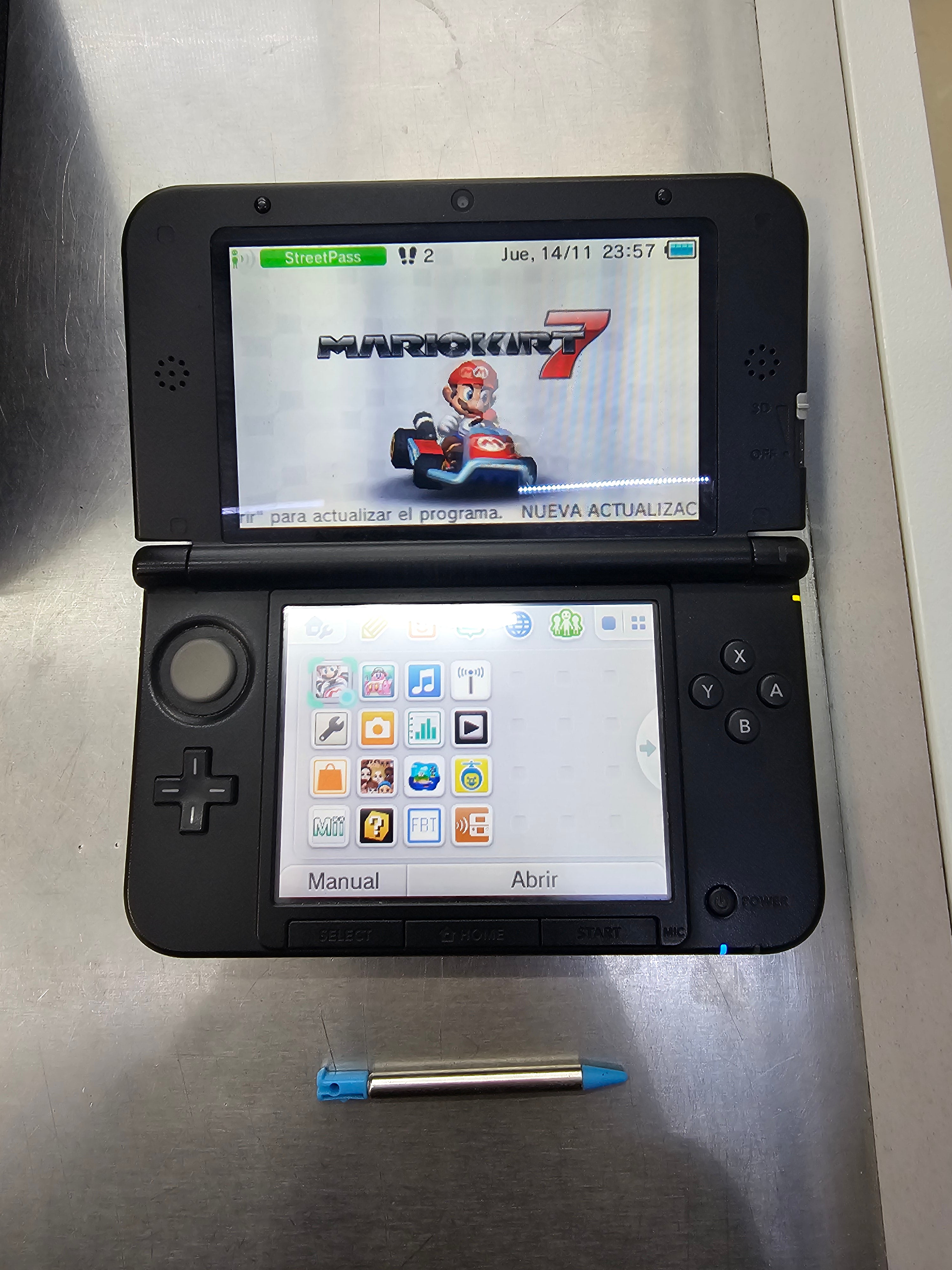 Consola Nintendo 3DS XL Azul con Negro Usada