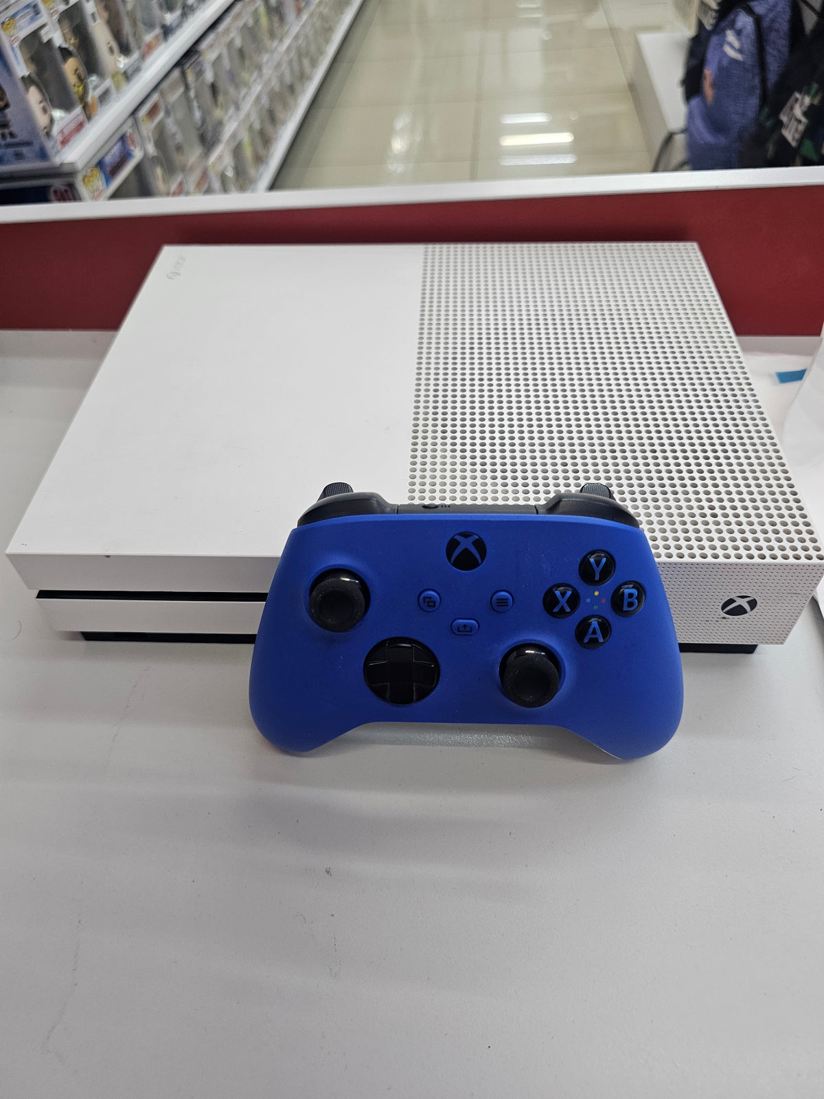 Consola Xbox One S 500 GB Usada + Incluye juego a elegir usado de $499.99 o menos