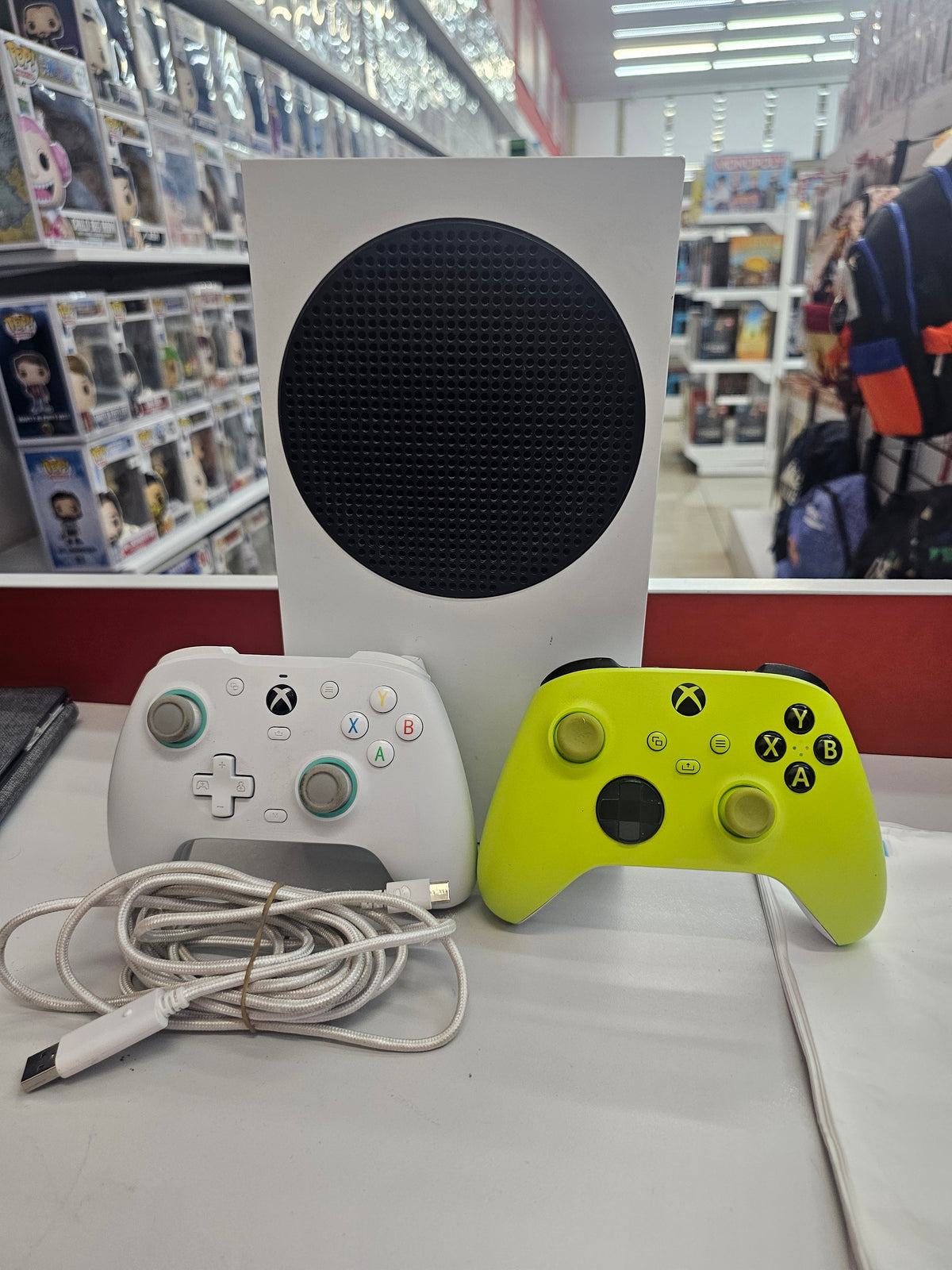 Consola Xbox Series S 512GB Usada con 2 Controles