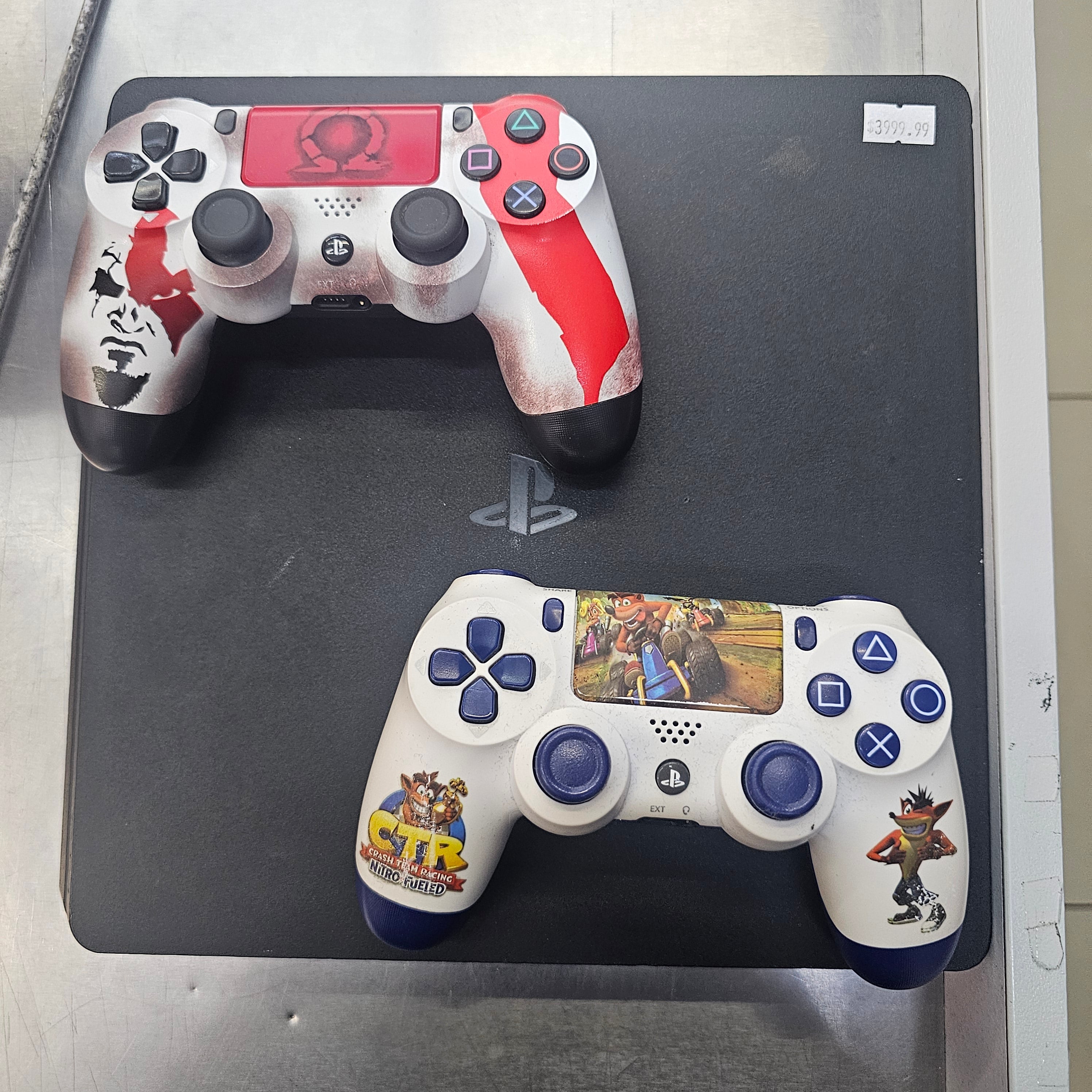 Consola Ps4 Slim 1TB Usada + 2 Controles + Juego a Elegir Usado de $499.99 o menos