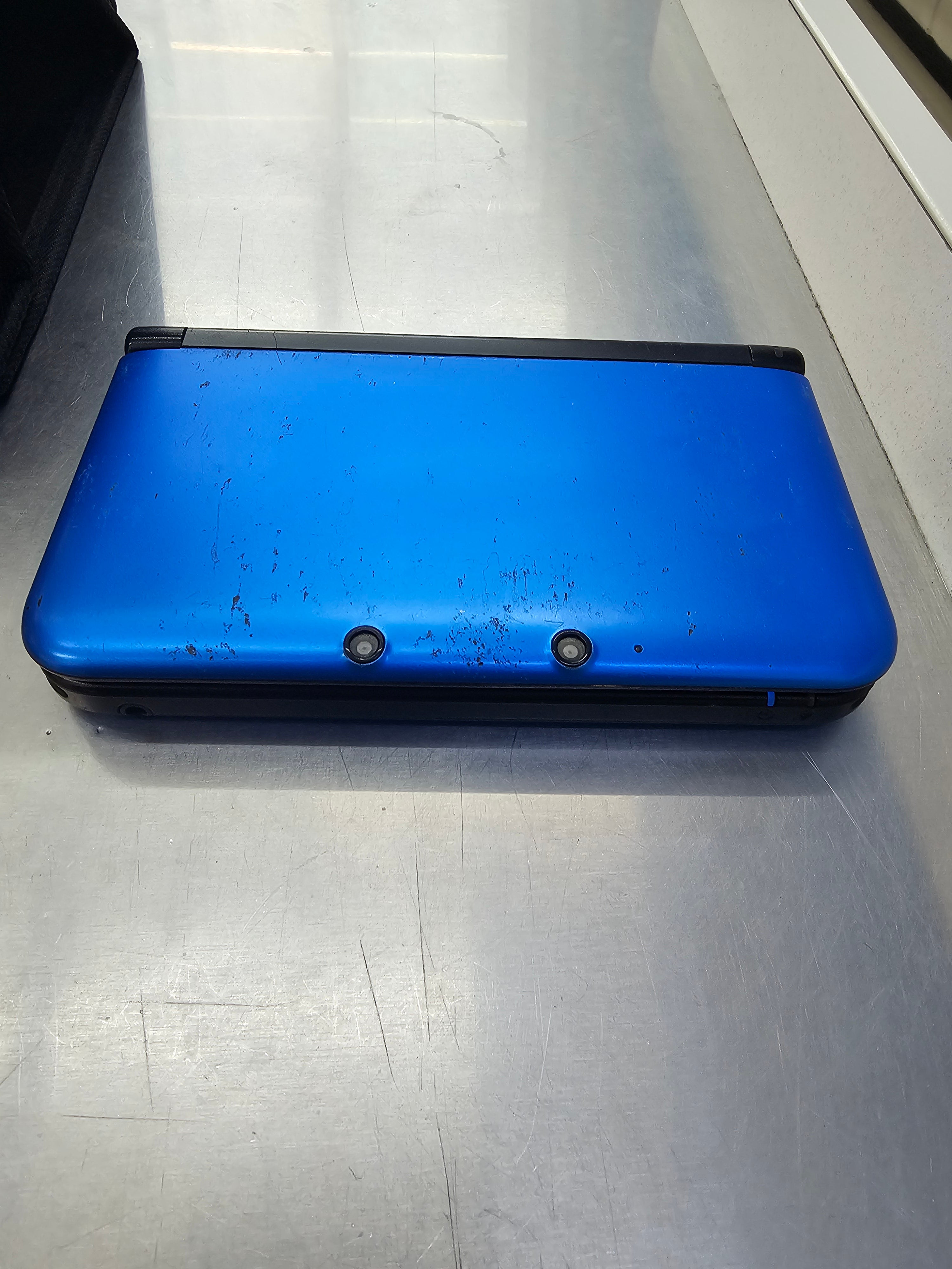Consola Nintendo 3DS XL Azul con Negro Usada