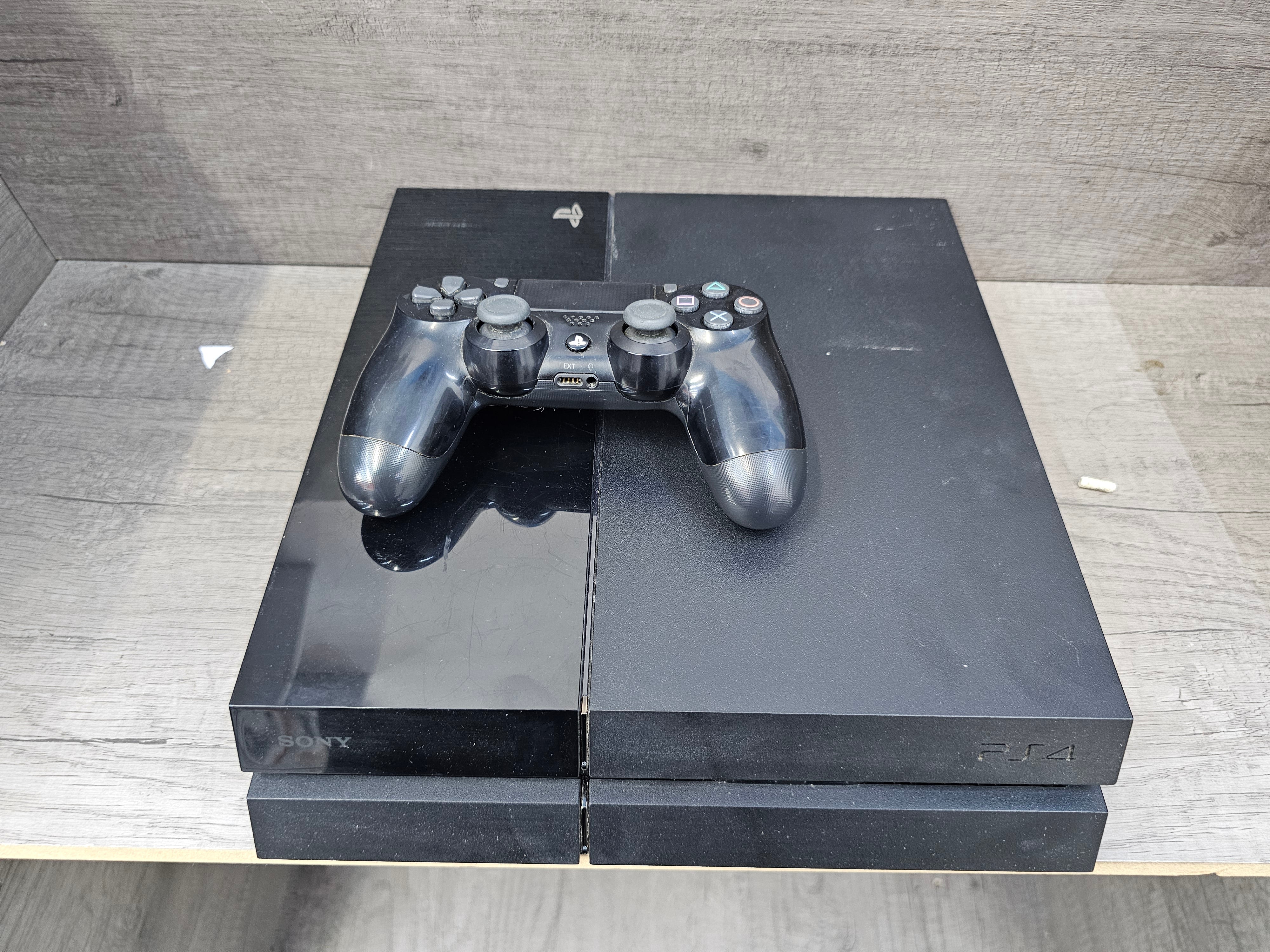 Consola Ps4 500GB Usada + Juego a elegir de $499.99 o menos