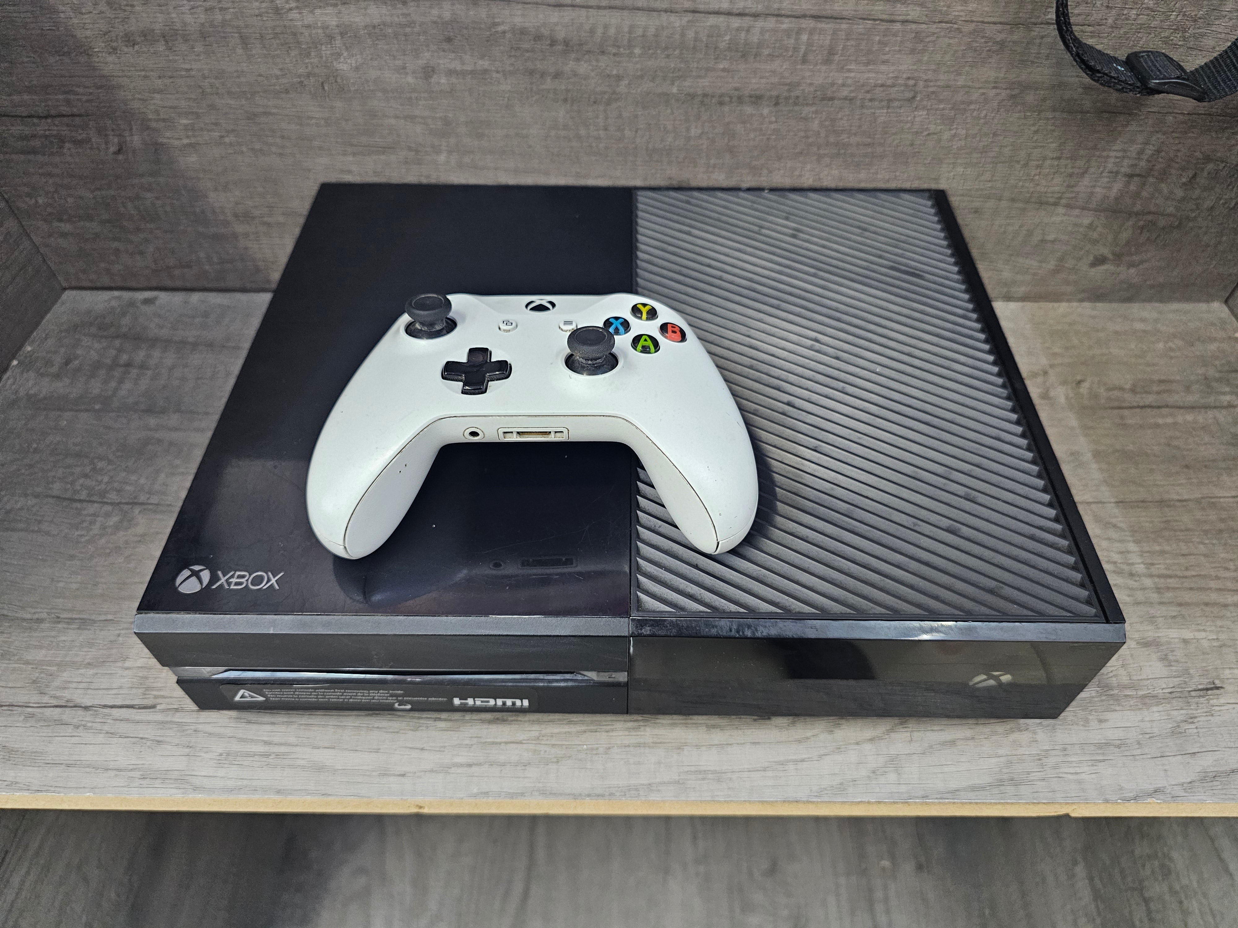 Consola Xbox one Fat 500 GB Usada Con juego Usado a Elegir de $499.99 o menos