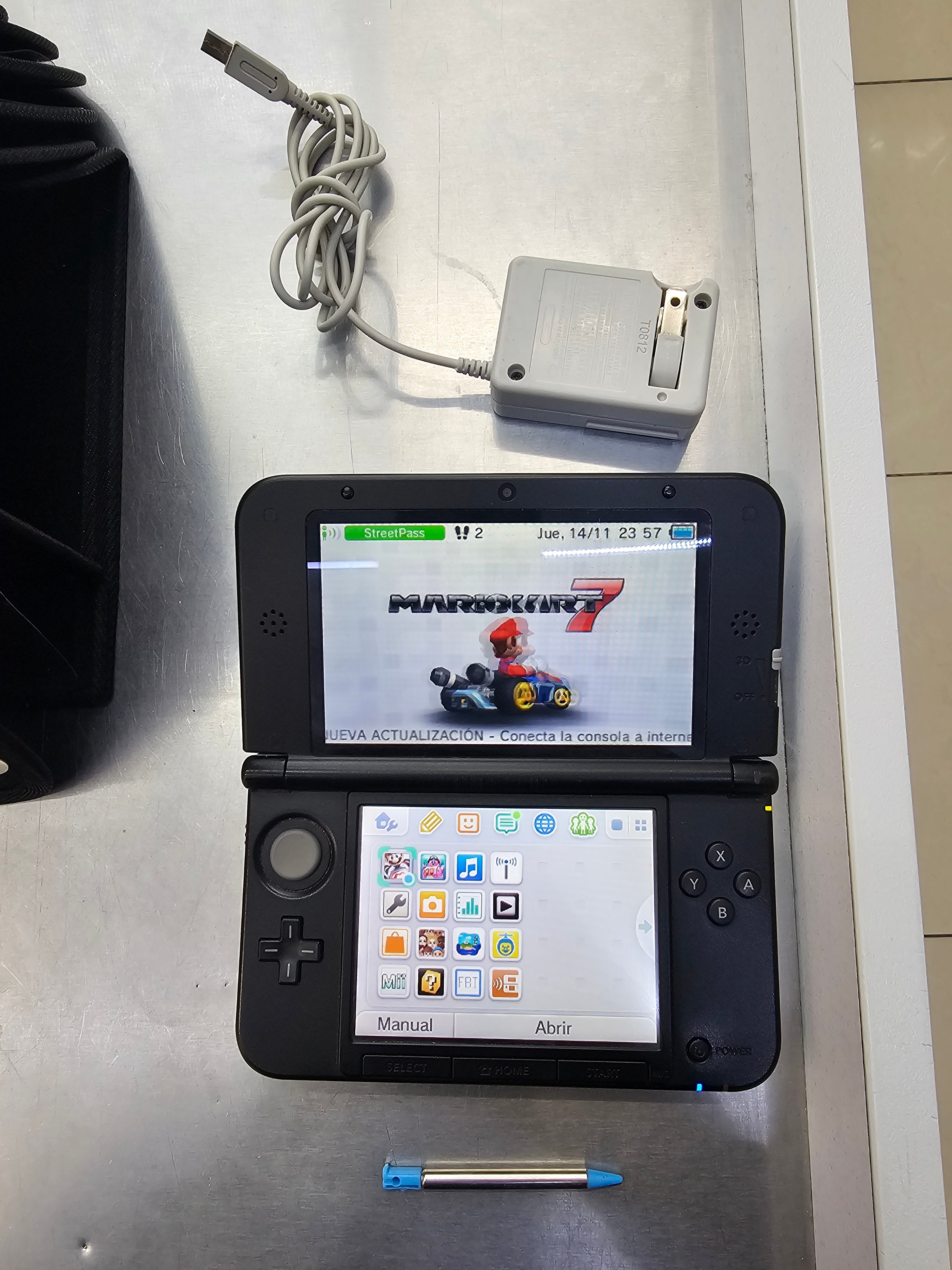 Consola Nintendo 3DS XL Azul con Negro Usada