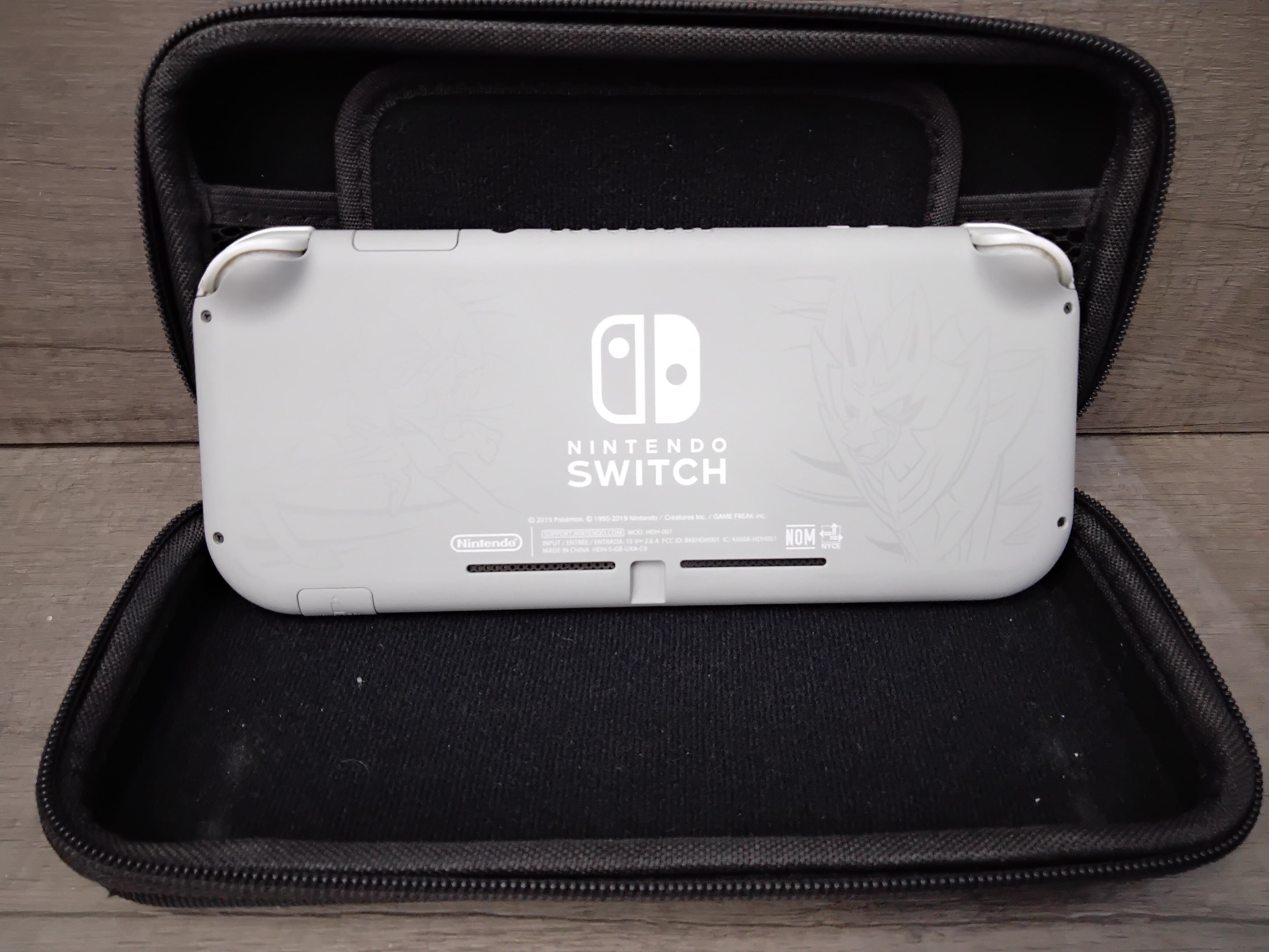 Consola Nintendo Switch Lite Edición Pokémon + Juego a elegir Usado (Máximo $999)