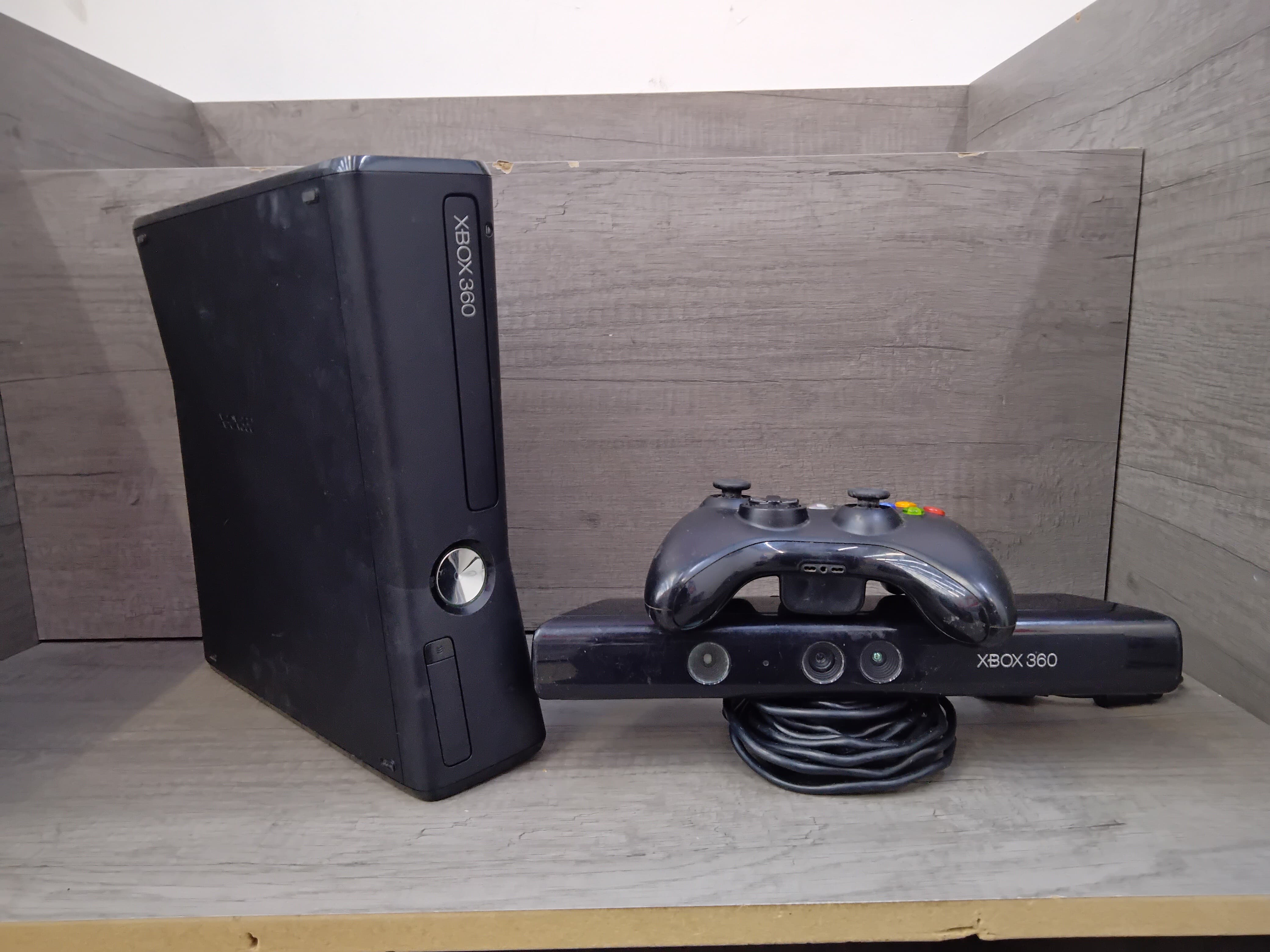 Consola Xbox 360 Slim 120 Gb Usada + Kinect + Juego Kinect Usado a elegir