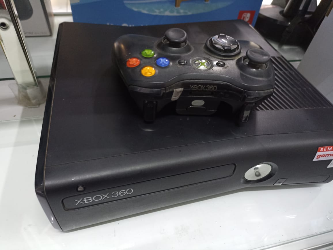 Consola Xbox 360 Slim 250gb Usada Incluye un juego a elegir usado de $299.99 o menos